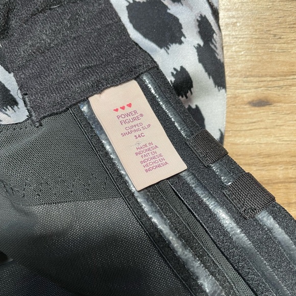 VICTORIAS SECRET Power Figure Cupped Shaping Slip NWT sz 34C Leopard print - Picture 6 of 6